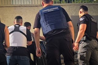 Θάνατος 41χρονης στη Σύρο: Δίωξη για θανατηφόρα σωματική βλάβη στον 41χρονο – Για συνέργεια η σύζυγός του