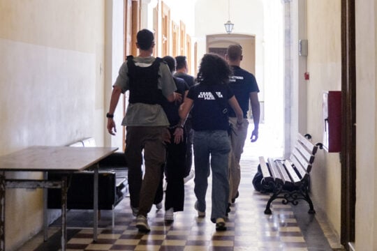 Δολοφονία διασώστριας στη Σύρο: Νέα αυτοψία ζήτησε η ανακρίτρια – Απολογείται το ζευγάρι