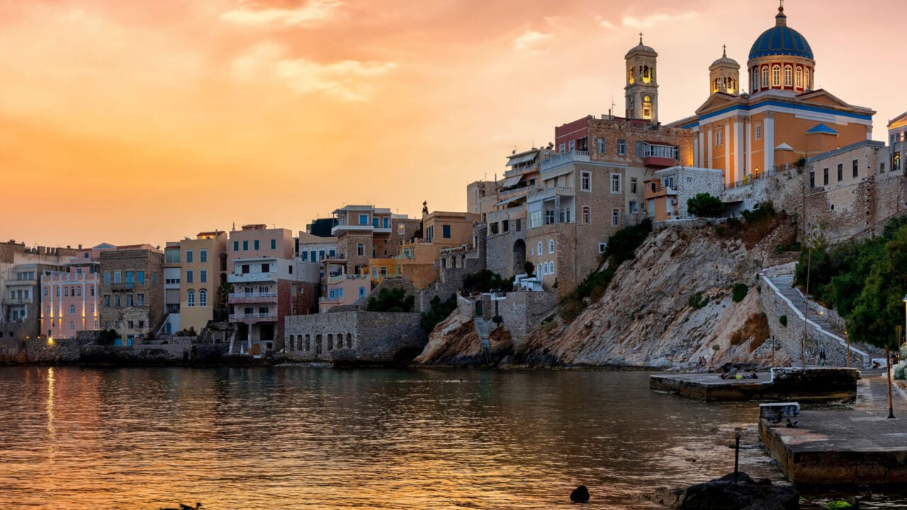 Θρίλερ στη Σύρο: Νεαρή γυναίκα εντοπίστηκε νεκρή με τραύματα από μαχαίρι – Πληροφορίες για μία σύλληψη