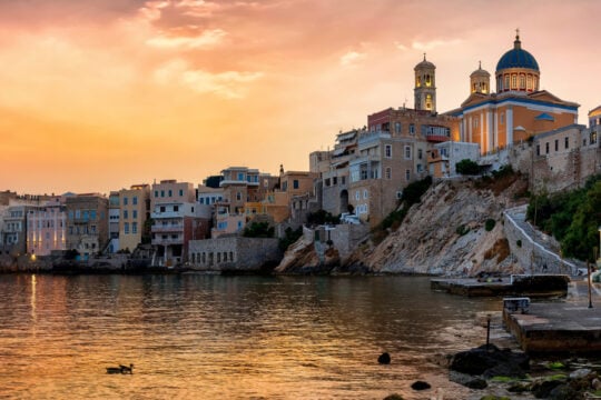 Θρίλερ στη Σύρο: Νεαρή γυναίκα εντοπίστηκε νεκρή με τραύματα από μαχαίρι – Πληροφορίες για μία σύλληψη