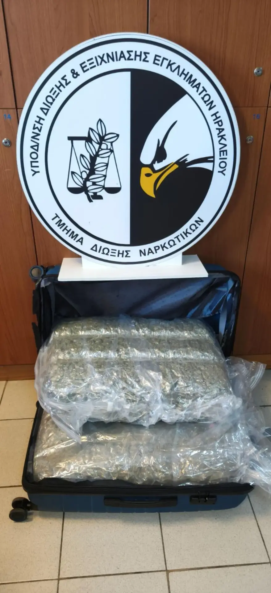 «Ξηλώνεται» διεθνές κύκλωμα ναρκωτικών στην Κρήτη: Η 22χρονη «transporter» και τα 20 κιλά skunk