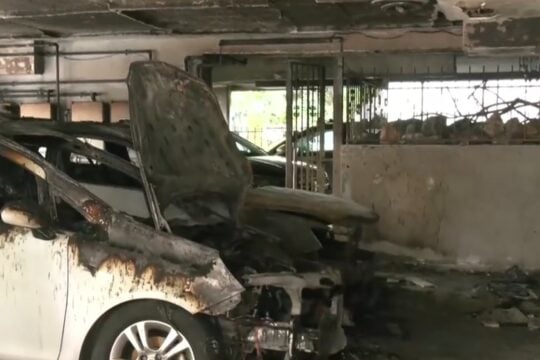 Εμπρησμός σε είσοδο πολυκατοικιών στη Θεσσαλονίκη / Glomex / ΕΡΤ