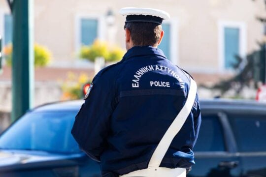 Τέλος εποχής για τα μπλοκάκια της Τροχαίας – Χρυσοχοΐδης: «Αλλάζει ριζικά η διαδικασία» [βίντεο]