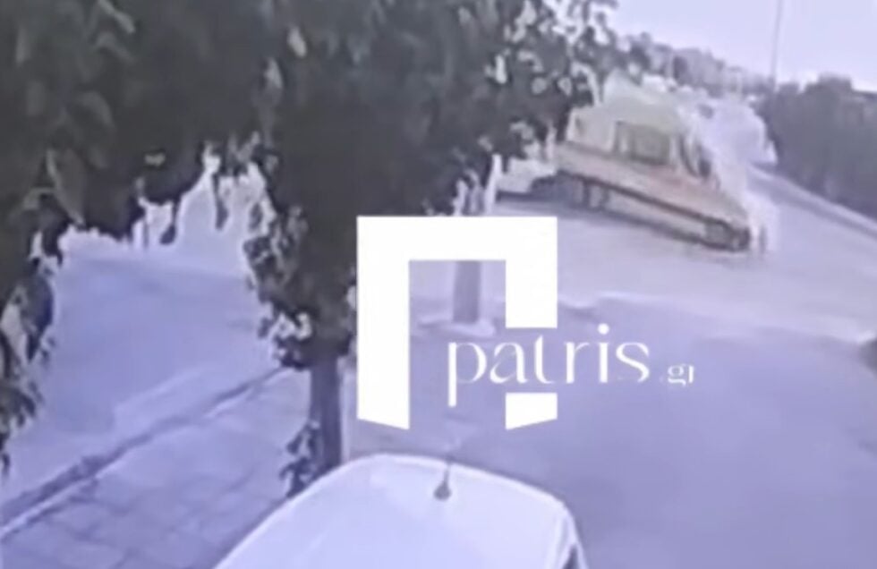 Το νέο βίντεο από το τροχαίο με το ασθενοφόρο στα Χανιά / patris.gr