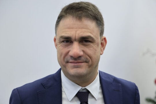 Τσουκαλάς για συντάξεις χηρείας: «Το ΠΑΣΟΚ κρίνει, προτείνει και πετυχαίνει νίκες προς όφελος των συνταξιούχων»