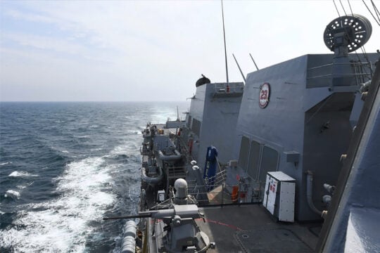 Ξεφεύγει η κατάσταση στη Μέση Ανατολή: Συνεχή κύματα επιθέσεων από ΗΠΑ, απειλές για κλιμάκωση από Ιράν