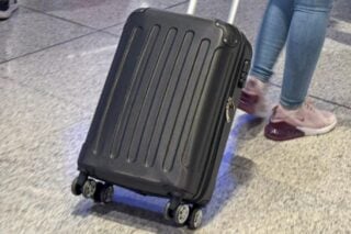 Τραυματίστηκε 68χρονος επιβάτης πλοίου από βαλίτσα που έπεσε στο κεφάλι του