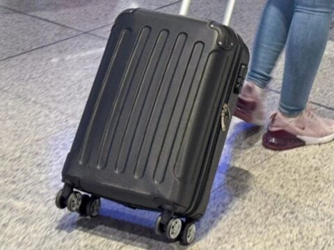 Τραυματίστηκε 68χρονος επιβάτης πλοίου από βαλίτσα που έπεσε στο κεφάλι του