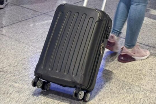 Τραυματίστηκε 68χρονος επιβάτης πλοίου από βαλίτσα που έπεσε στο κεφάλι του