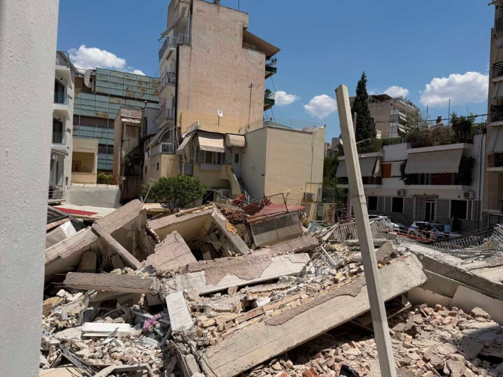 Κατάρρευση πολυκατοικίας στα Πετράλωνα: Αποκαλυπτικά SMS μεταξύ των μηχανικών – «Θα χρειαστεί μάλλον ακόμη ένα ντουλάπι»