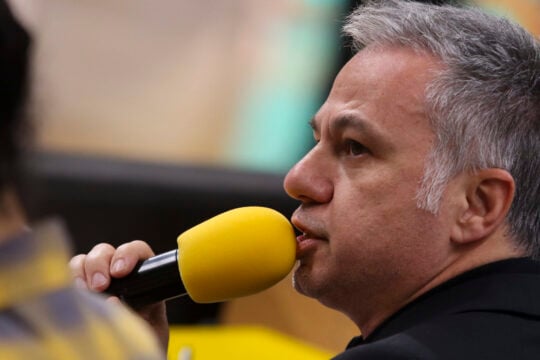 Οι «ερευνητές» της γαλάζιας πολυκατοικίας και το φιάσκο με τον Ζαραλίκο