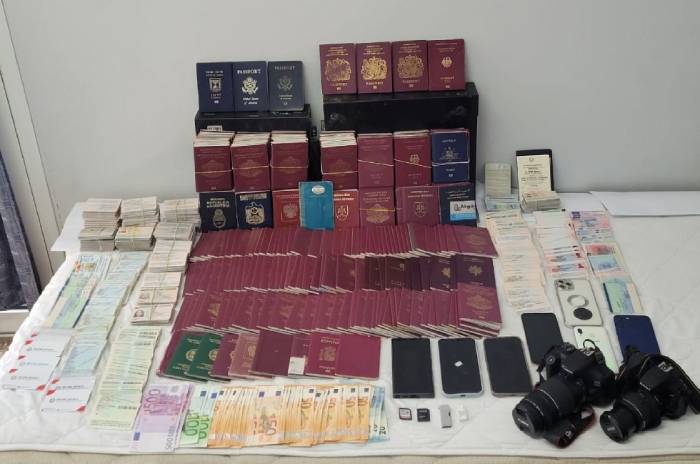Εξάρθρωση κυκλώματος με τσουβάλια από πλαστά και κλεμμένα διαβατήρια