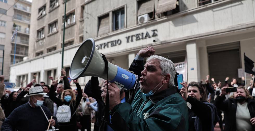 Διαμαρτυρία στο υπ. Υγείας για τους συμβασιούχους ορισμένου χρόνου στα νοσοκομεία