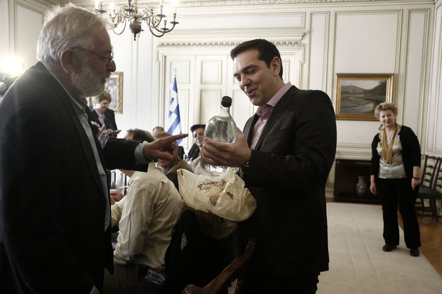 «Παράθυρο» αποκλιμάκωσης άνοιξαν οι αγρότες