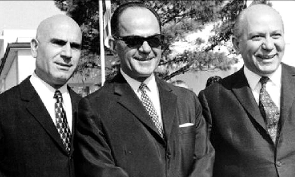 Το φάντασμα της χούντας και η Δεξιά