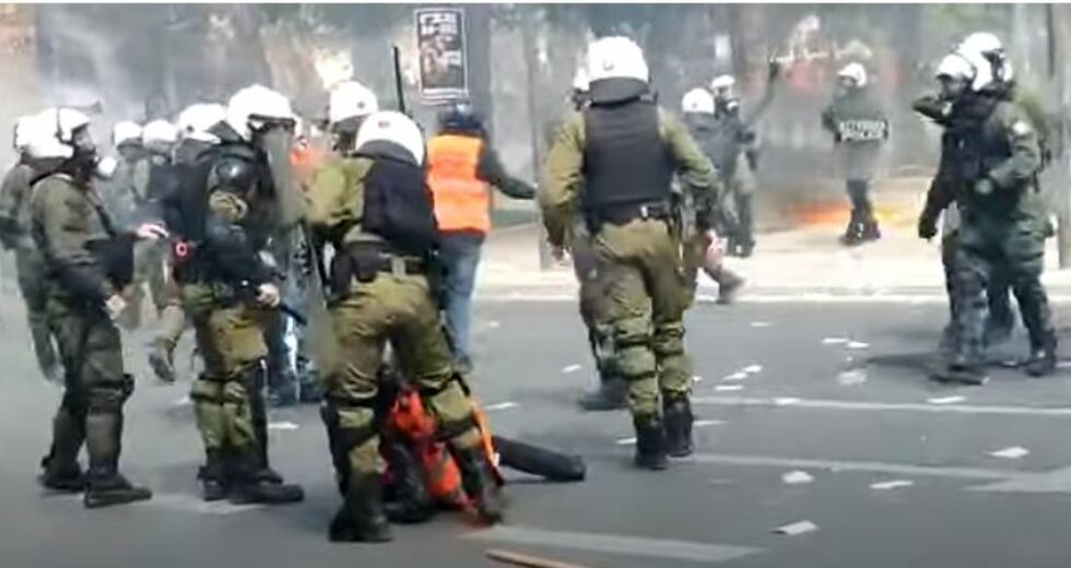Εστειλαν νέο μήνυμα οργής, έλαβαν ξανά ξύλο και χημικά