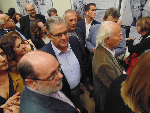 Στην αιωνιότητα με λευκό κοστούμι