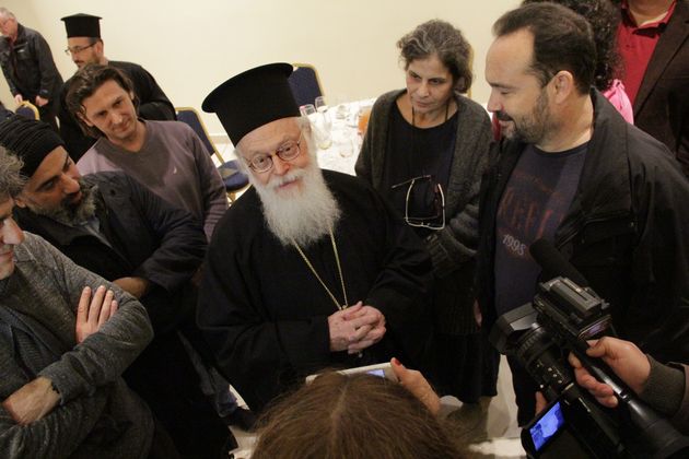 Τα Τίρανα υποκλίθηκαν στον Θεοδωράκη
