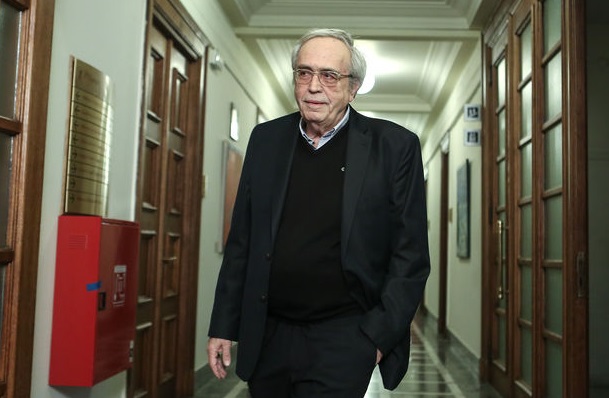Aλήθειες και ψέματα για την απομάκρυνση του Γρηγόρη Καραντινάκη