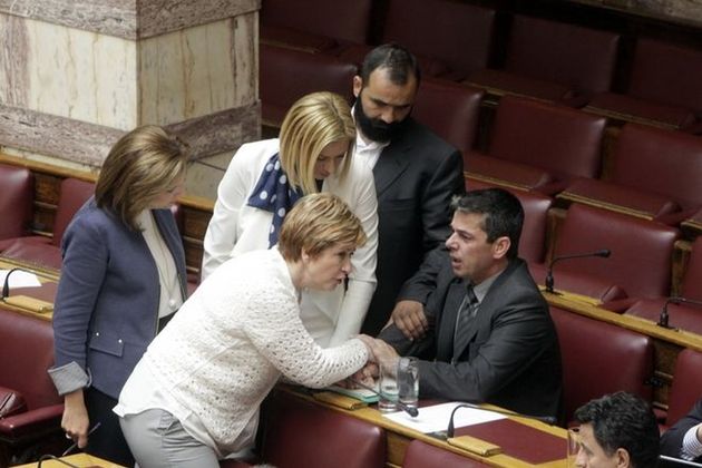 Αγκαζέ με τον ναζισμό: τα κόμματα, οι εκλογές και η Χρυσή Αυγή