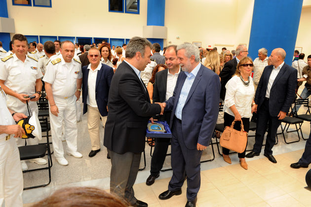 Απ’ το Μέγαρο στα υπουργεία τους