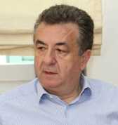 Φεύγουν και καταγγέλλουν
