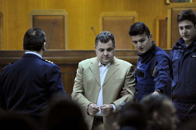 Λούφα και Χρυσή Αυγή