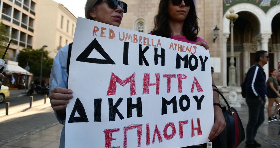 Οι μίτρες γέννησαν οργή