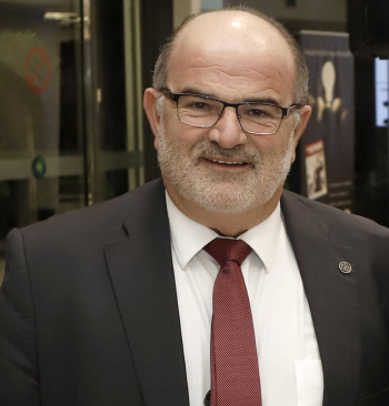 Ενας μήνας… τραπεζάκια έξω, με κορονο-χρέη και ανησυχίες μέσα