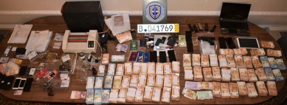 Αποκαλύφθηκε η κορυφή, παραμένει το «παγόβουνο»