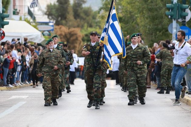 ΠεριΟΔΕΥΩν ακροδεξιός θίασος