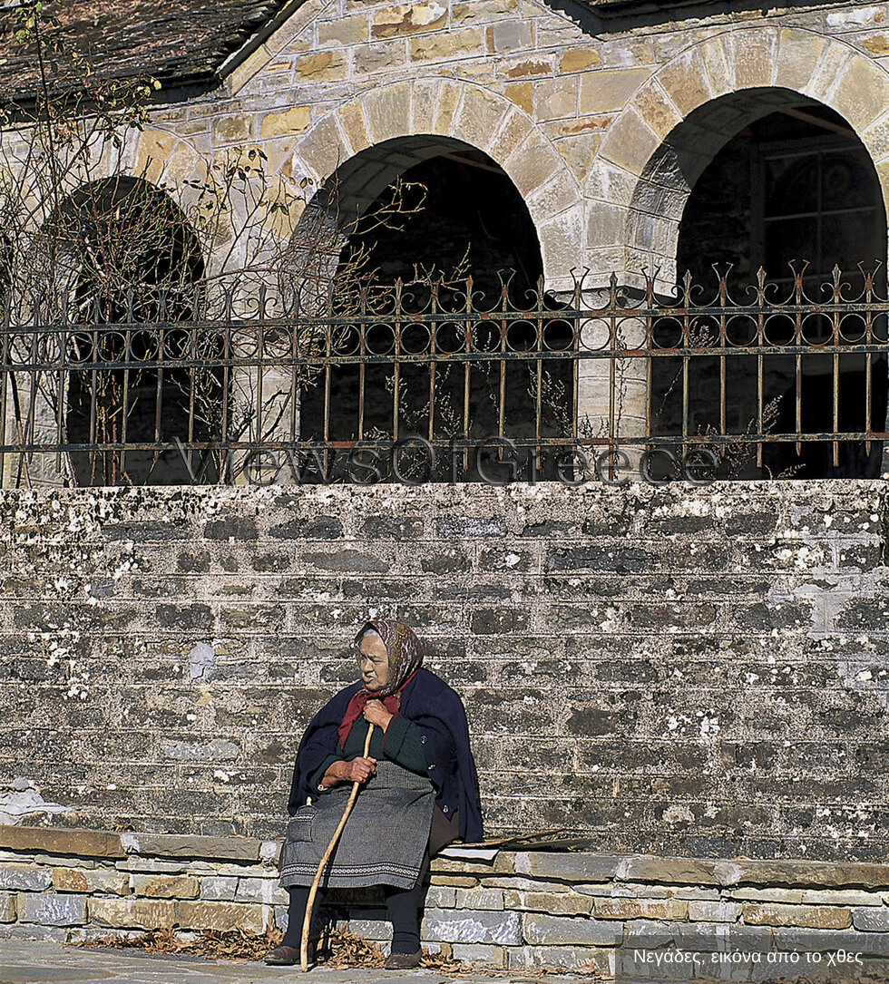 Πίσω από το βουνό, πίσω από… τη βιτρίνα