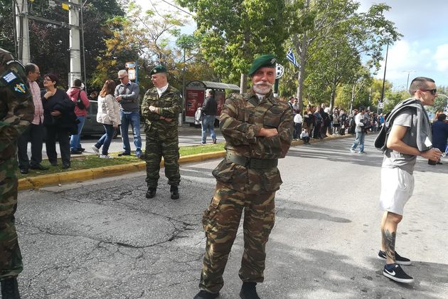 ΠεριΟΔΕΥΩν ακροδεξιός θίασος