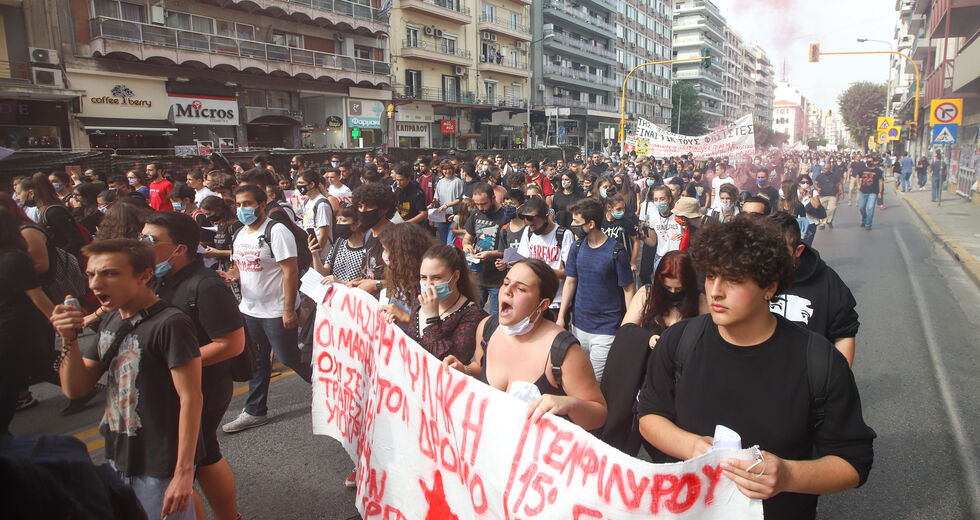 «Οι ναζί στη φυλακή» ζήτησαν τα πλήθη σε όλη την Ελλάδα