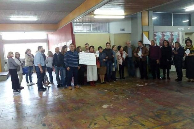 Οι καθηγητές έκαναν ανθρώπινη αλυσίδα, ο «Ρουβίκωνας» πήρε ξανά την αίθουσα 516