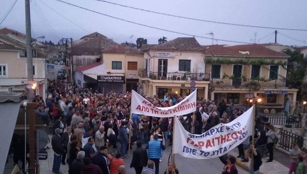 Όμηροι των σκουπιδιών και των ΜΑΤ οι κάτοικοι της Λευκίμμης