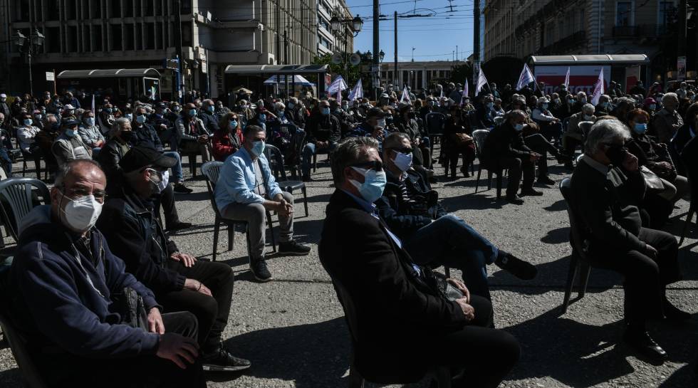 Μαζική διαμαρτυρία συνταξιούχων στην Κλαυθμώνος [ Φωτογραφίες & Βίντεο ]