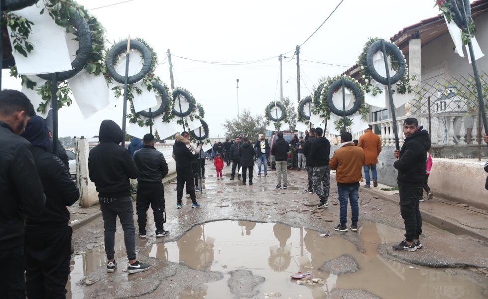 «Αθάνατος» – Οδύνη και μοιρολόγια στην κηδεία του Κώστα Φραγκούλη