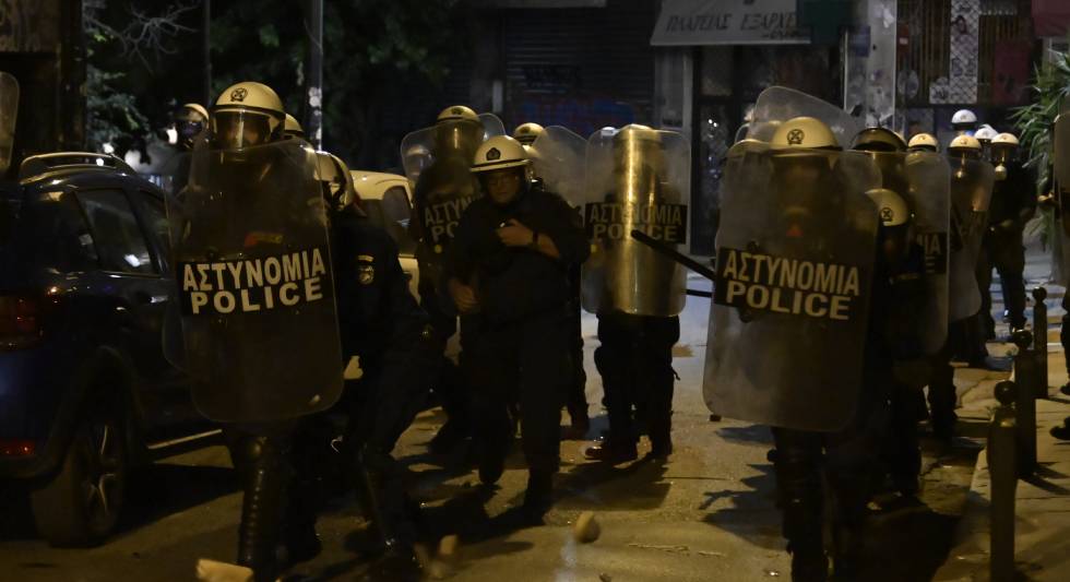 Με χημικά και συλλήψεις η καταστολή μαζικής πορείας για τα Εξάρχεια