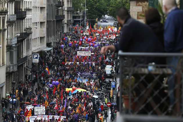 O πλανήτης της εργατιάς σηκώνει τη γροθιά του