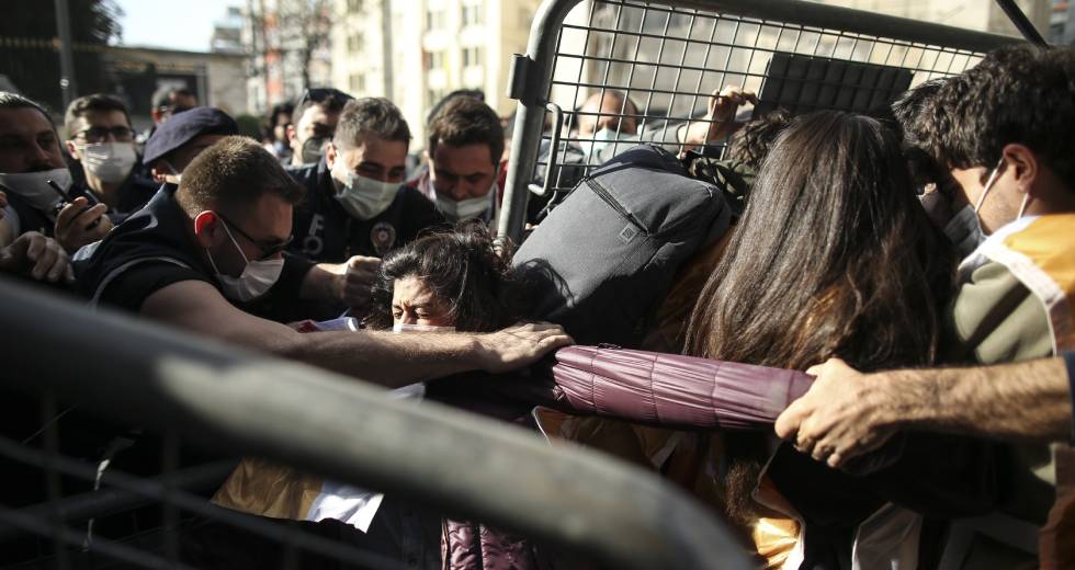 Επεισόδια και συλλήψεις στην πορεία για την Πρωτομαγιά στην Κωνσταντινούπολη