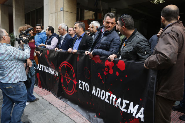 Διχογνωμούν τα κόμματα με αφορμή την επίθεση στο Α.Τ. Ομόνοιας