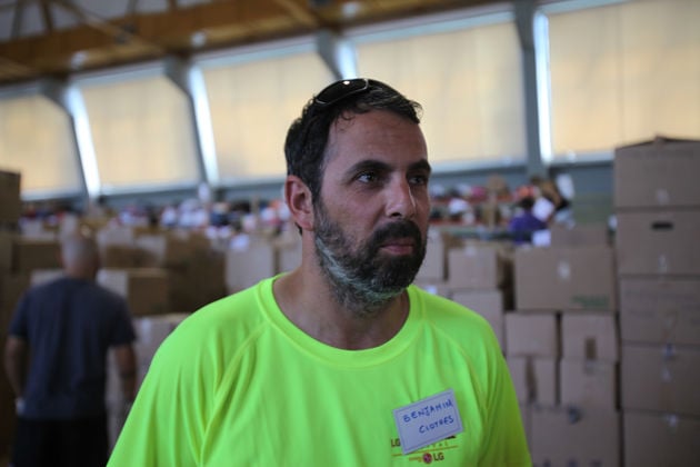 Μία ημέρα μαζί με τους εθελοντές σε Ραφήνα και Μάτι