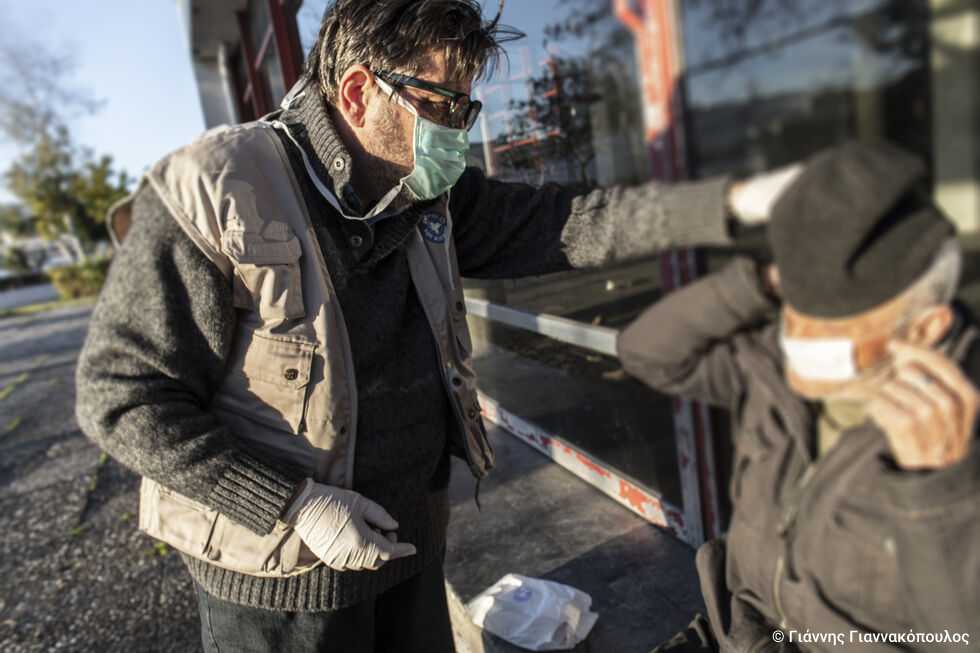 Αστεγοι, ευάλωτοι, έγκλειστοι: διπλά εκτεθειμένοι στον κορονοϊό