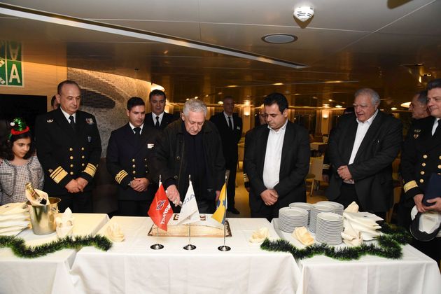Το «Blue Star Delos» έκανε ποδαρικό στο λιμάνι του Πειραιά