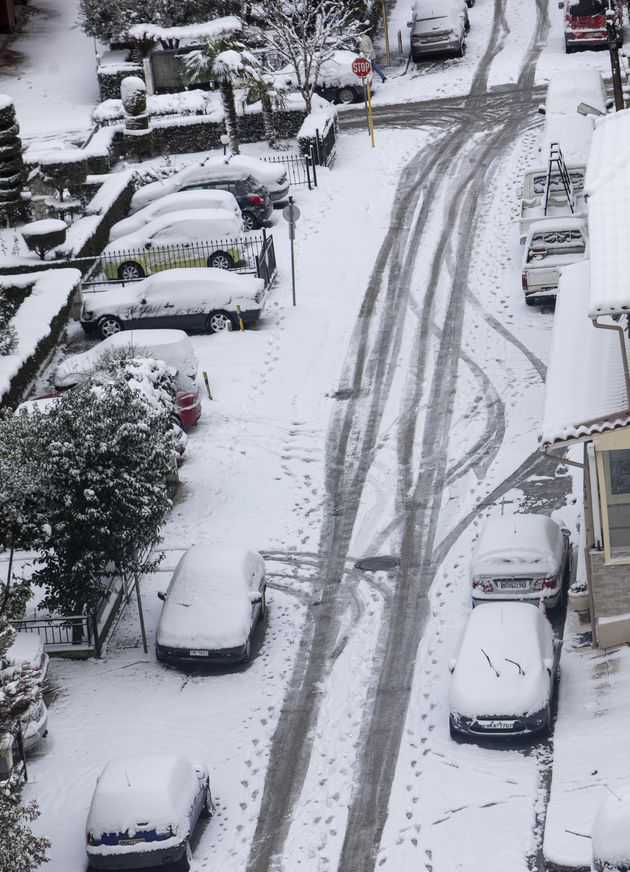 Το τζιπ-μυστήριο στο αμαξοστάσιο και ο χιονοπόλεμος των δηλώσεων