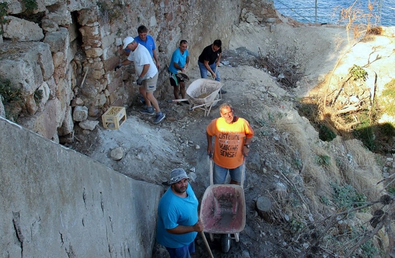Τούνελ & στοές κάτω από το Λόφο Καστελίου