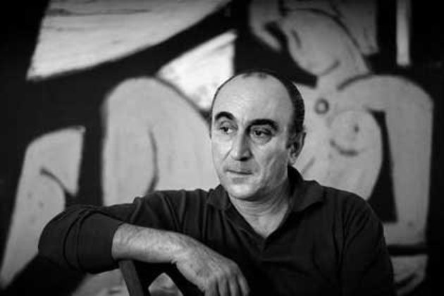 Γυναίκες του Μόραλη με μολύβι και χαρτί