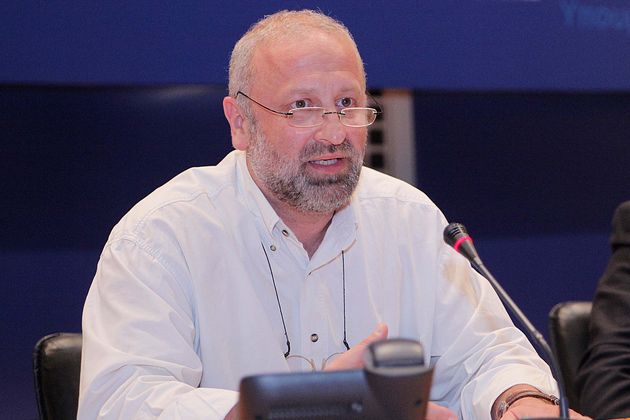 Φεβρουάριο διόρισαν, Ιανουάριο απολύουν