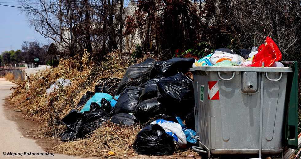 Αργά και διστακτικά επιστρέφει η ζωή στο Μάτι
